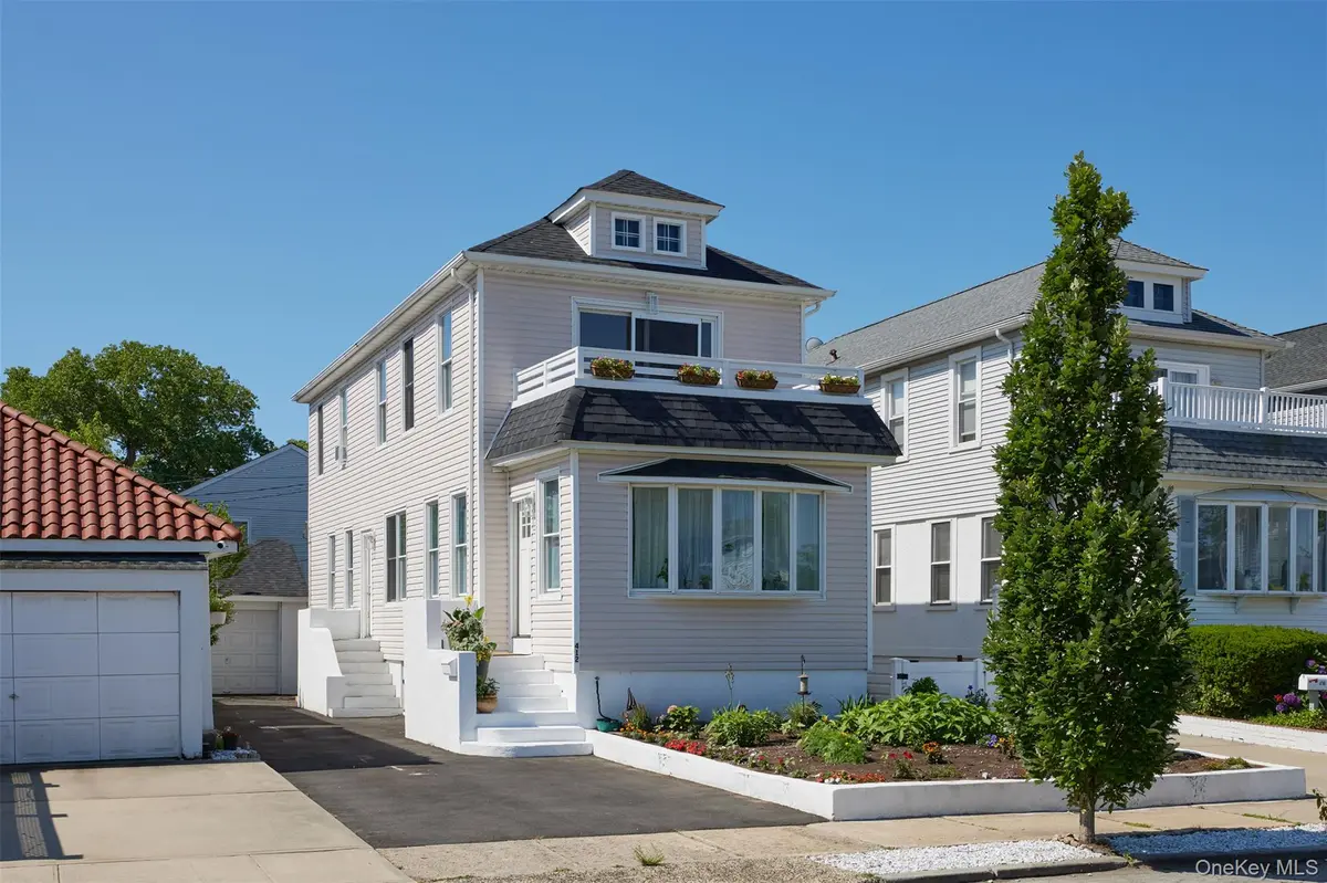 412 W Hudson ST, Long Beach, NY 11561