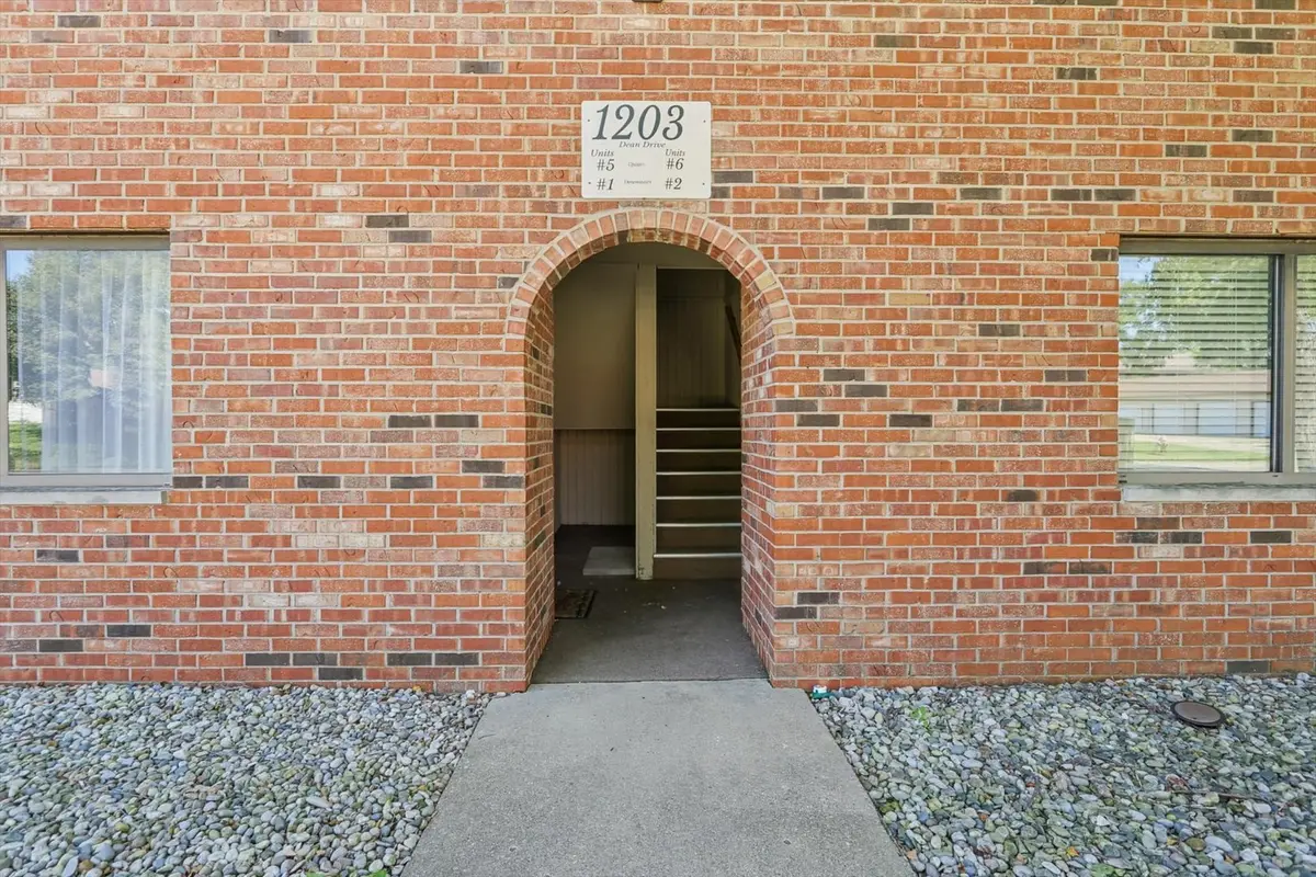 1203 Dean DR #1, Urbana, IL 61802