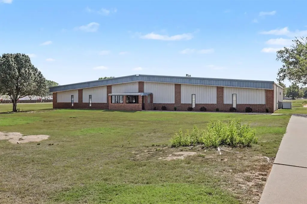 932 W State Highway 152 HWY, Mustang, OK 73064