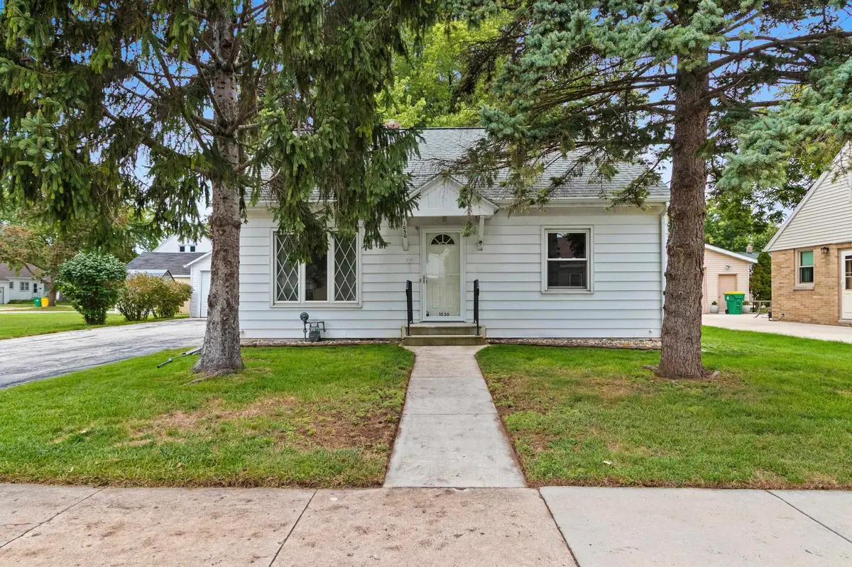 1030 HICKORY HILL DR, Green Bay, WI 54304