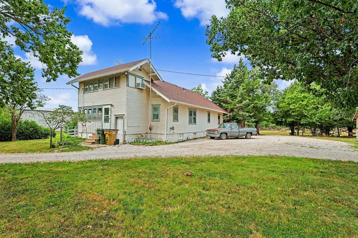 211 W 9th St, Peabody, KS 66866