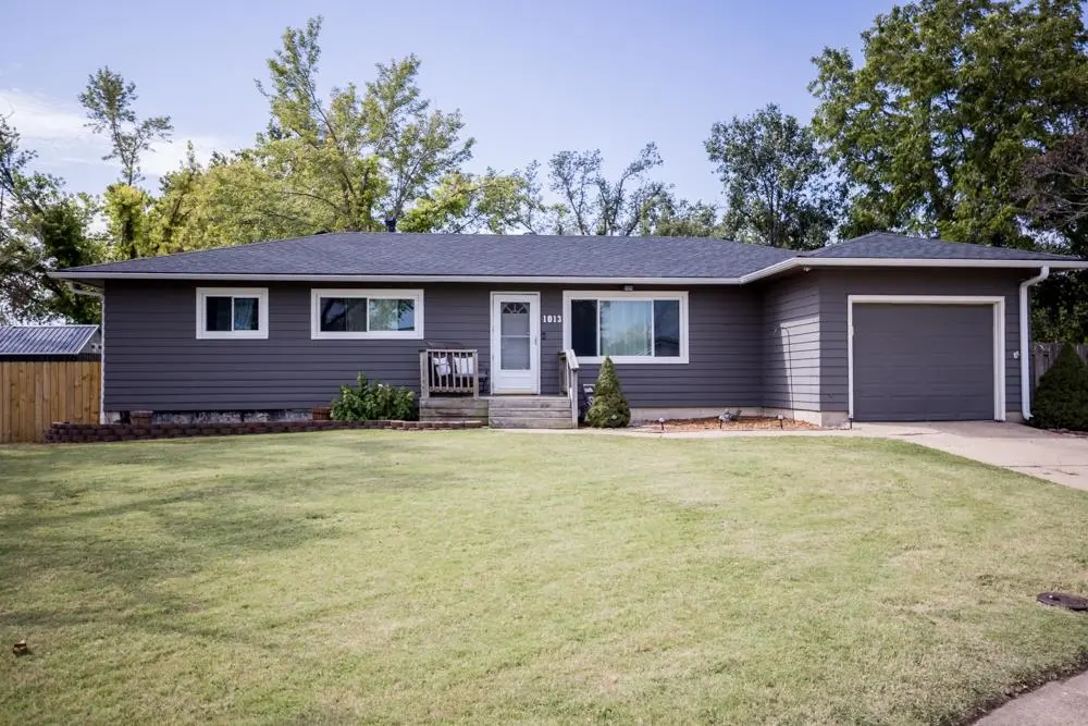 1013 Scott Ave, Salina, KS 67401