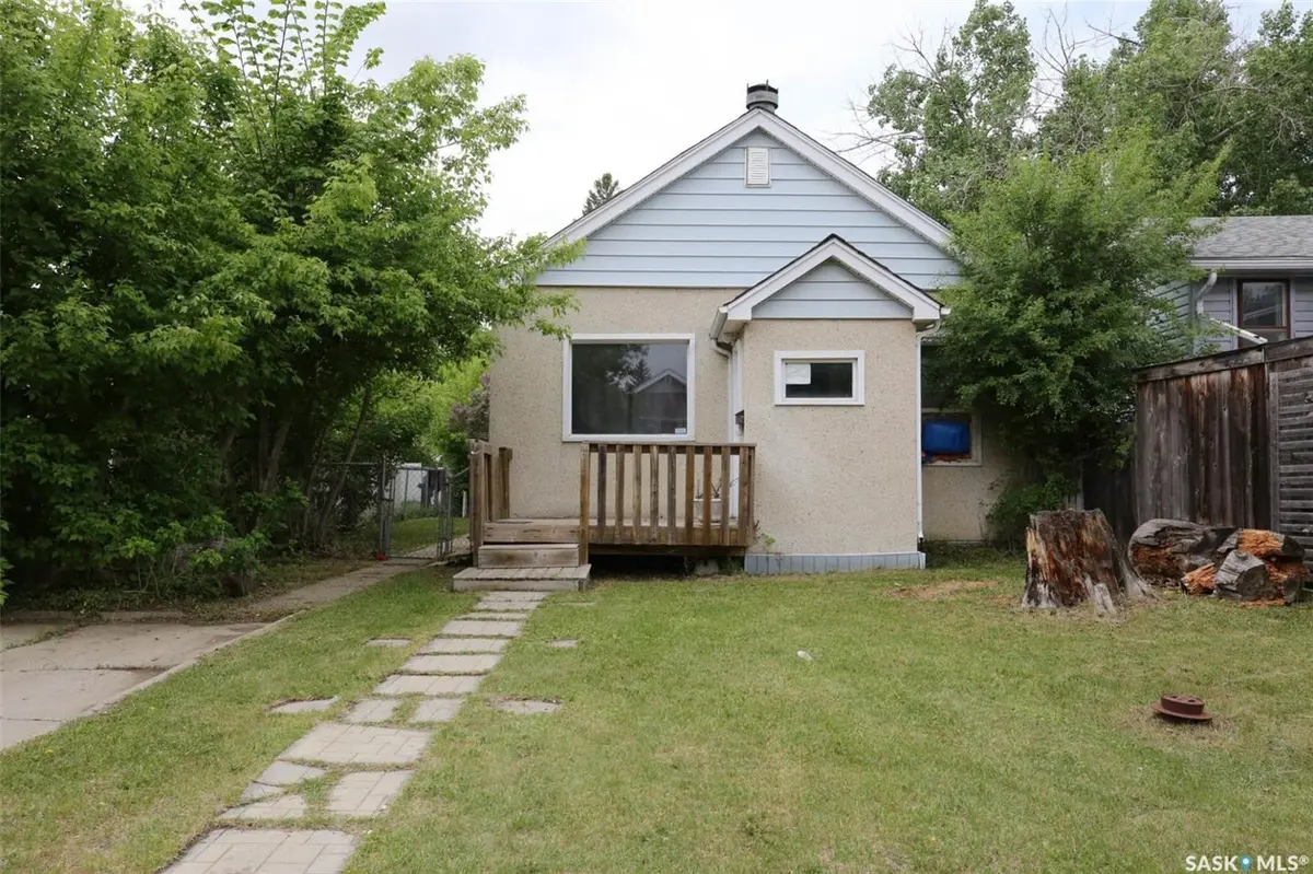 2030 queen STREET, Regina, SK S4T 4C1