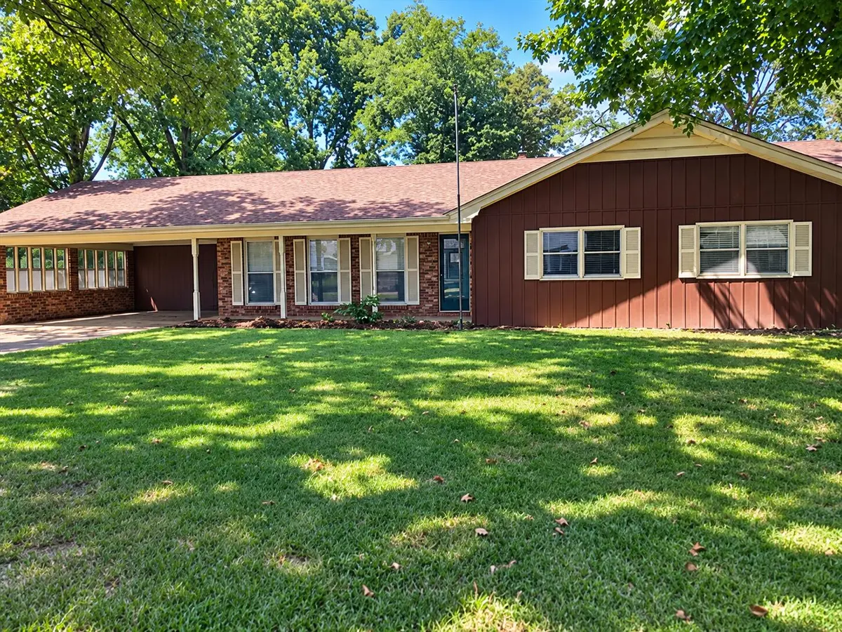 2823 Laurie DR, West Plains, MO 65775