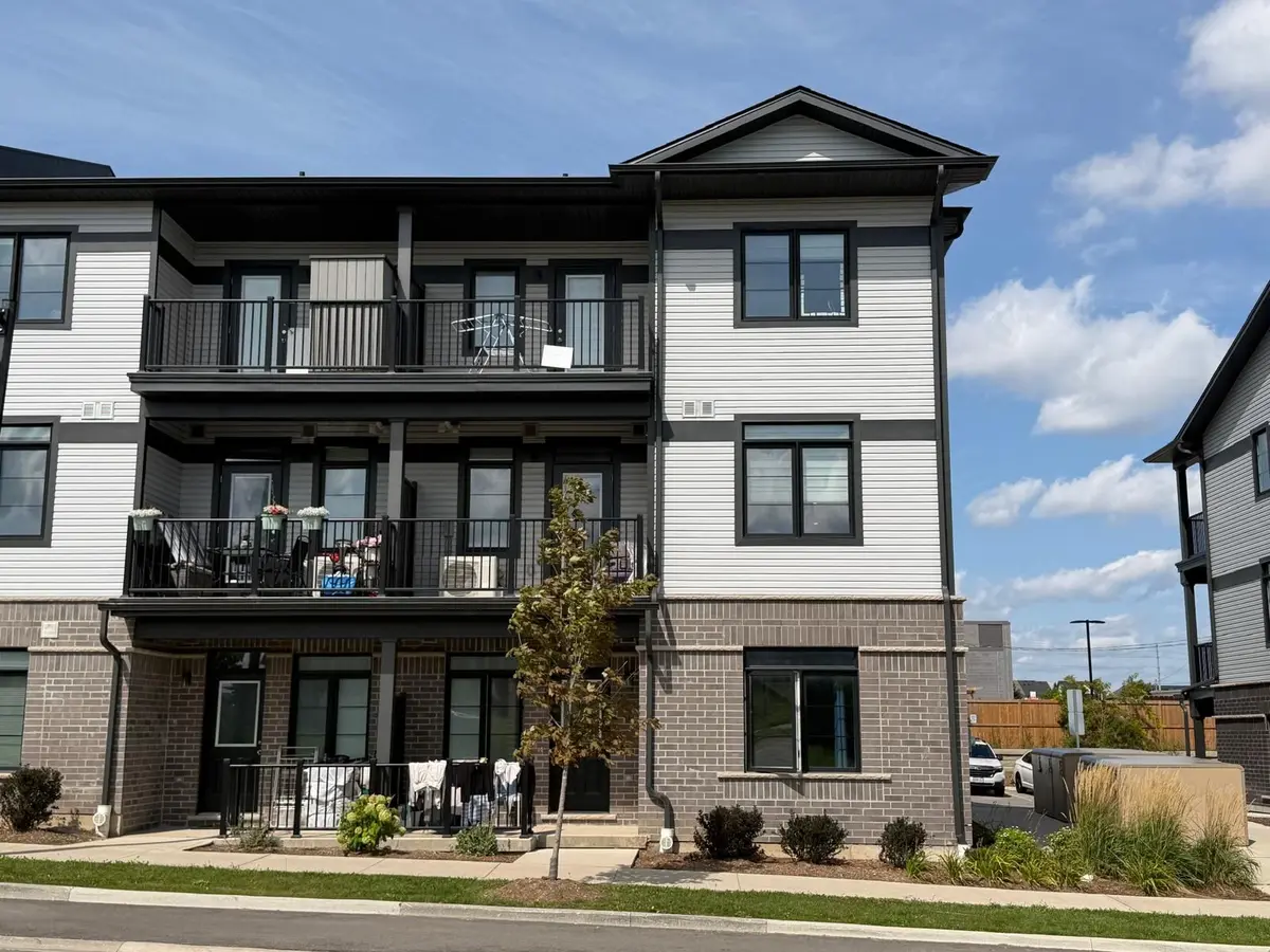 122 Oat LN, Kitchener, ON N2R 0S8
