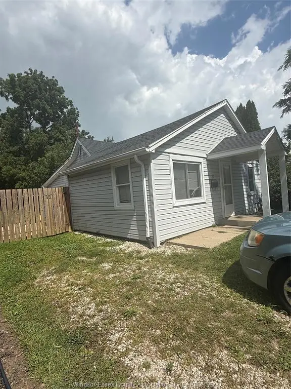 81 ROBINSON, Leamington, ON N8H 1Z2