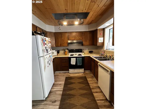 475 BURNHAM AVE, Maupin, OR 97037