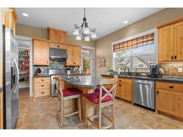 3034 N HOLLADAY DR, Cornelius, OR 97113