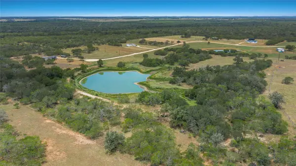 736 CR 421 RD, Waelder, TX 78959