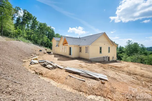 154 Twin Courts DR, Weaverville, NC 28787