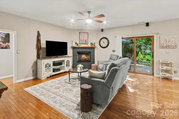 300 Caroline LN, Pisgah Forest, NC 28768