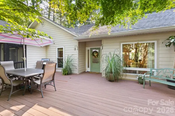 300 Caroline LN, Pisgah Forest, NC 28768