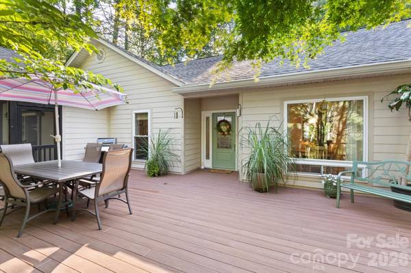 300 Caroline LN, Pisgah Forest, NC 28768