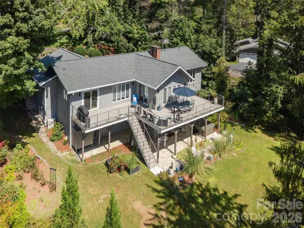 30 W Fairway DR, Etowah, NC 28729