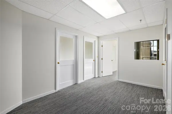 18 S Pack SQ #330, Asheville, NC 28801