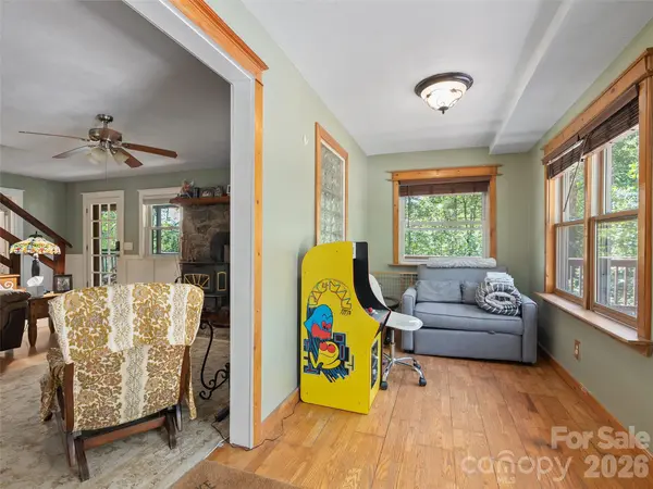 885 Rustic Heights RD, Waynesville, NC 28785