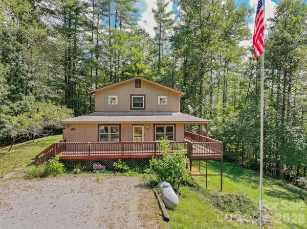 885 Rustic Heights RD, Waynesville, NC 28785