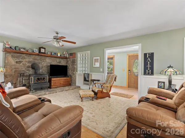 885 Rustic Heights RD, Waynesville, NC 28785