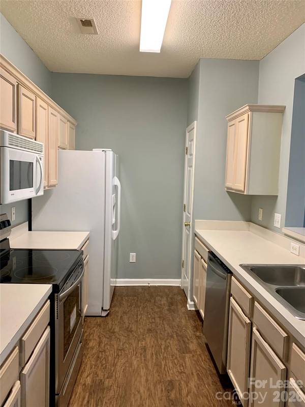 5307 Waverly Lynn LN, Charlotte, NC 28269