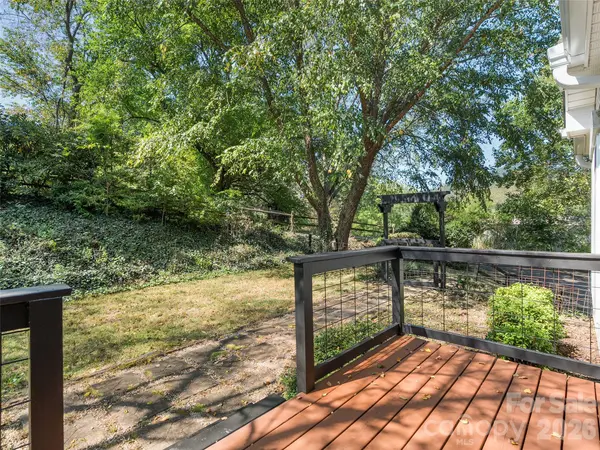 126 Ridgeline RD, Clyde, NC 28721