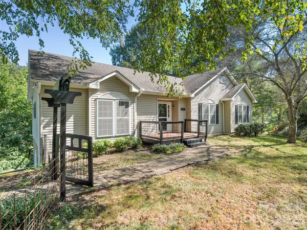126 Ridgeline RD, Clyde, NC 28721