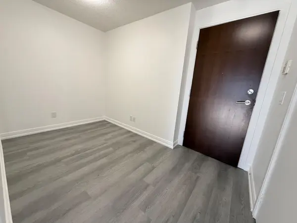 151 Village Green SQ #1806, Toronto E07, ON M1S 0K5