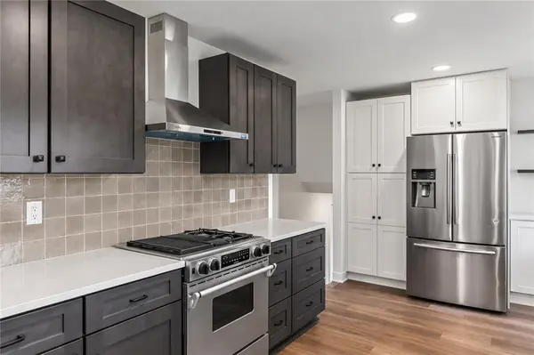 1006 Orrington PL, Lee's Summit, MO 64081