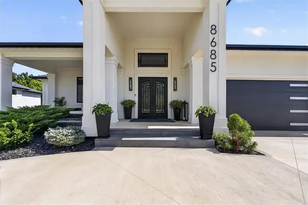 8685 NE Shoal Creek Valley DR, Kansas City, MO 64157
