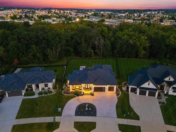8685 NE Shoal Creek Valley DR, Kansas City, MO 64157