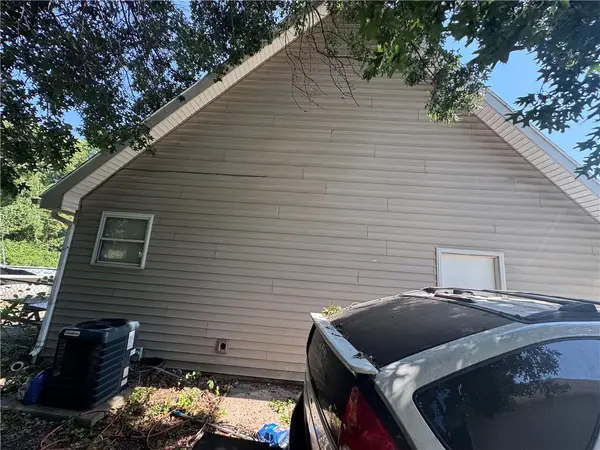 1820 Evergreen ST, Leavenworth, KS 66048