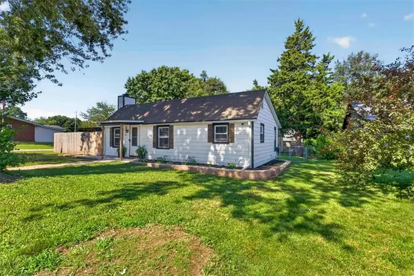 508 S Elm ST, Louisburg, KS 66053