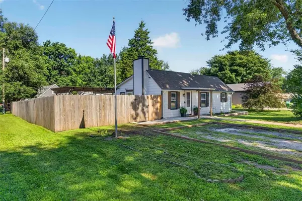 508 S Elm ST, Louisburg, KS 66053