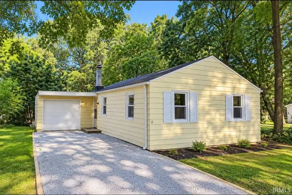 55405 Glenn RD, South Bend, IN 46628