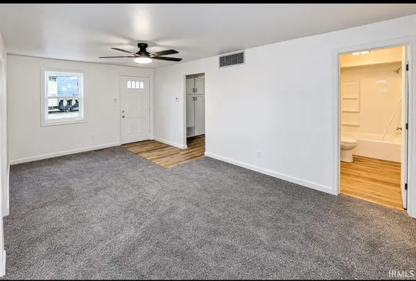 55405 Glenn RD, South Bend, IN 46628