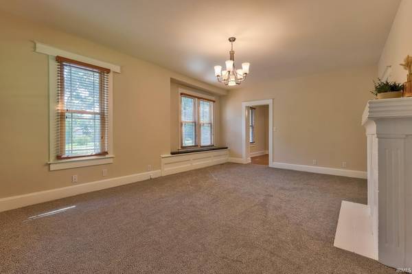 2043 E Riverside DR, Evansville, IN 47714-4322