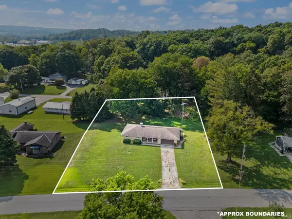 1037 N Lincoln DR, Paoli, IN 47454