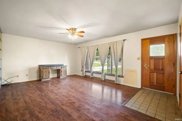 1037 N Lincoln DR, Paoli, IN 47454