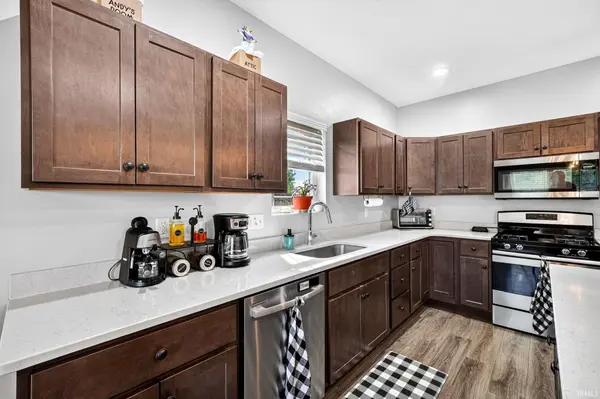 5503 Bay Char CT, Osceola, IN 46561-1301