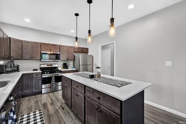 5503 Bay Char CT, Osceola, IN 46561-1301
