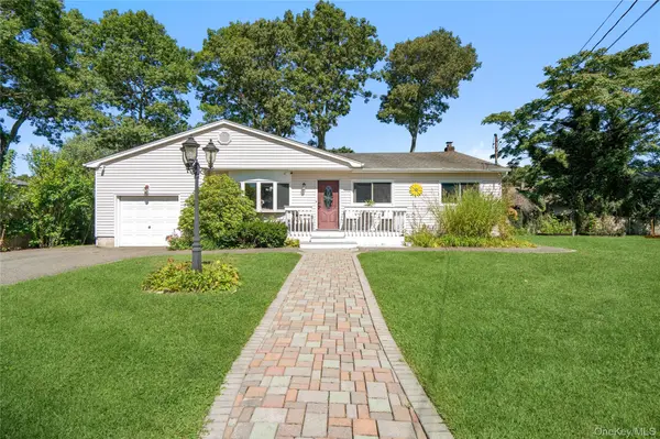 15 Parkwood DR, Mastic Beach, NY 11951