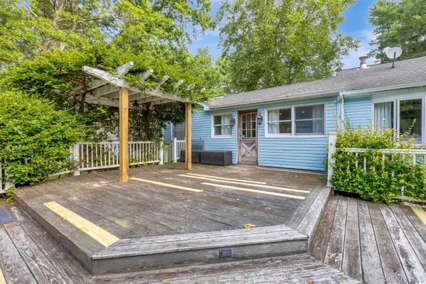 1029 Wading River Manor RD, Manorville, NY 11949