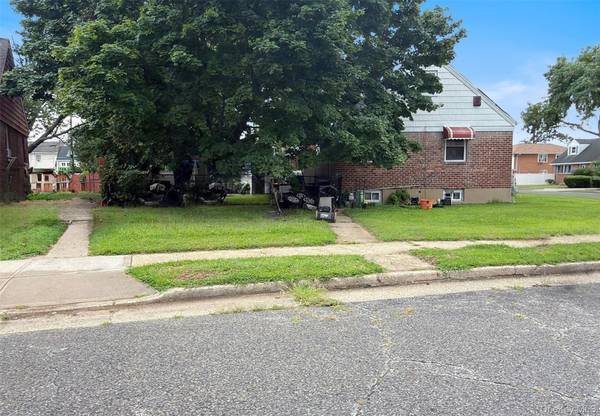 89 Chase ST, Hempstead, NY 11550