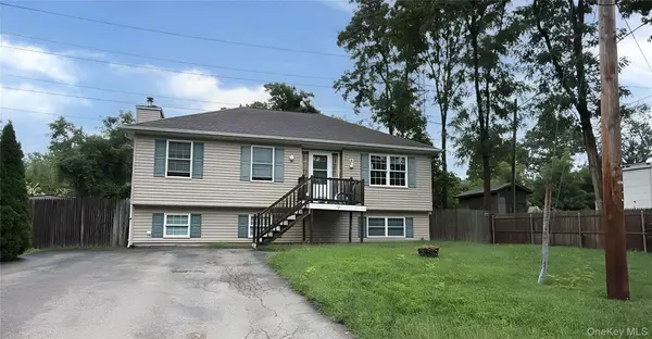 77 Prince RD, Rocky Point, NY 11778