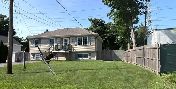 77 Prince RD, Rocky Point, NY 11778