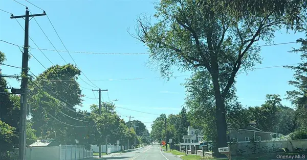 226 Holbrook RD, Holbrook, NY 11741