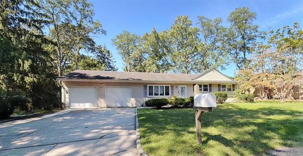 226 Holbrook RD, Holbrook, NY 11741