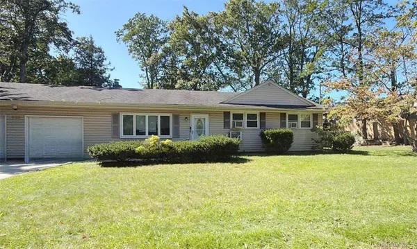 226 Holbrook RD, Holbrook, NY 11741