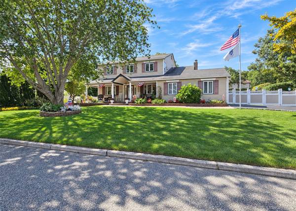 122 Evergreen AVE, Medford, NY 11763