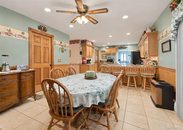 122 Evergreen AVE, Medford, NY 11763