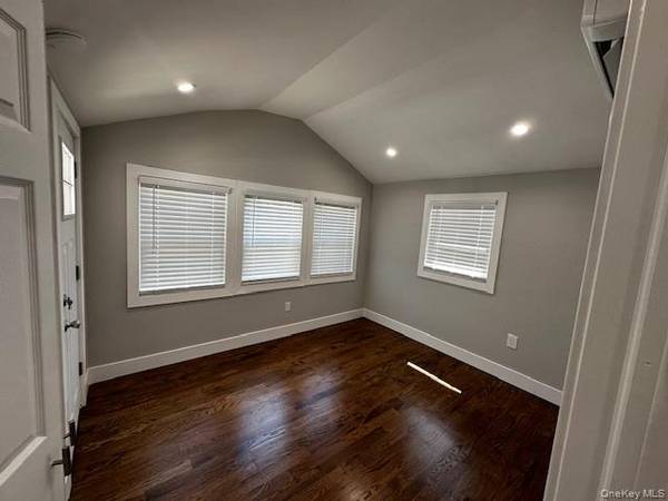 21 West DR, Port Washington, NY 11050
